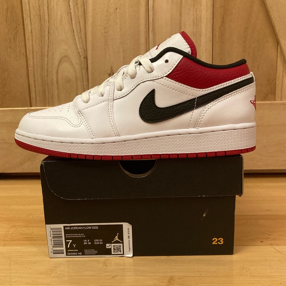 Jordan 1 Low Chicago